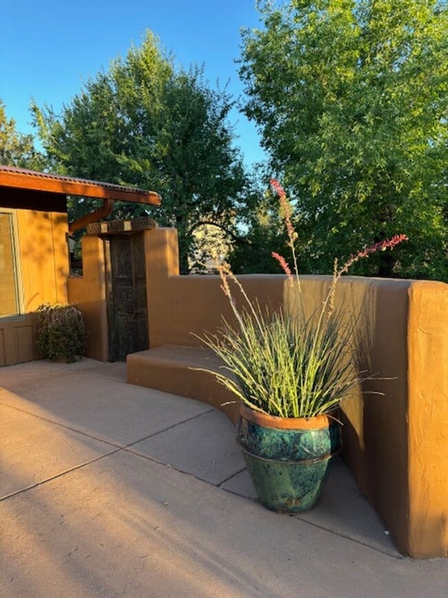 Building Photo - Unfurnished, 1-Year Long-Term Rental