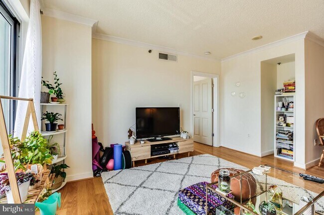 Building Photo - 777 7th St NW