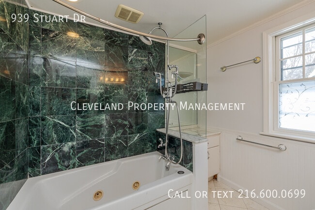 Building Photo - 939 Stuart Dr