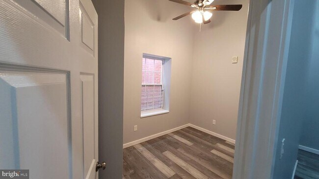 Building Photo - 1729 Centre Ave