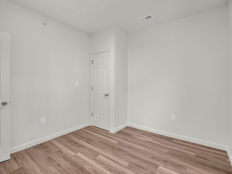 Building Photo - 12 Alpine St