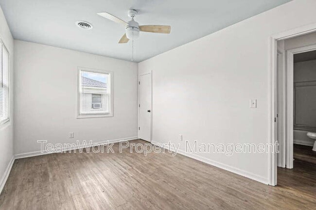 Building Photo - 3015 Azalea Dr