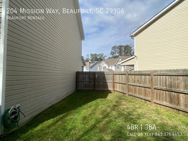 Building Photo - 204 Mission Way