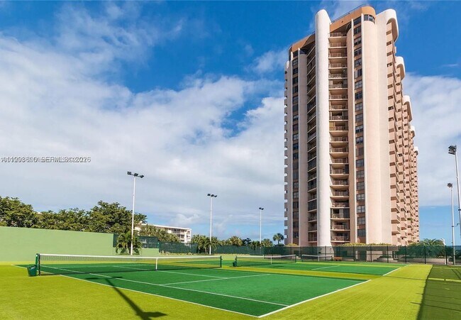 Building Photo - 1800 NE 114th St