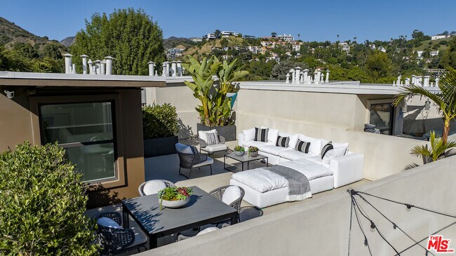 Building Photo - 2111 N Cahuenga Blvd