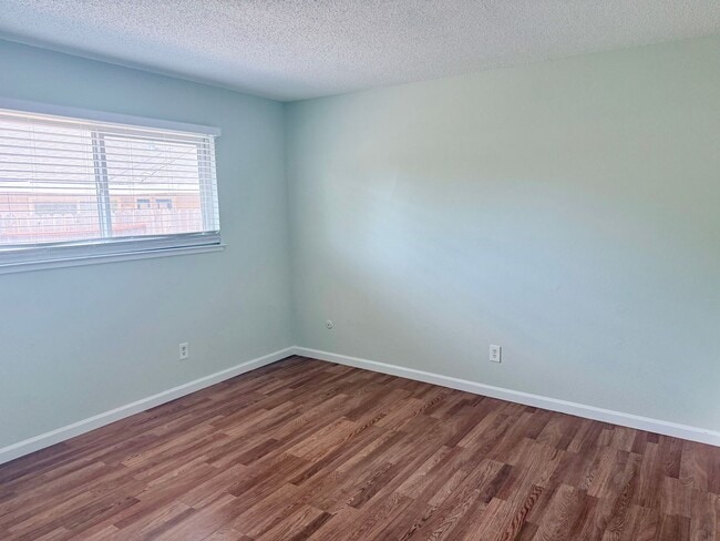 Building Photo - 5803 Woodleigh Dr