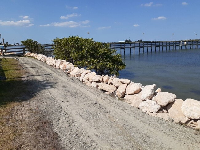 Building Photo - 200 S Banana River Dr