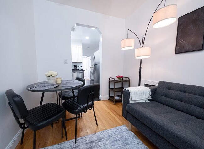 Building Photo - 302 E 104th St