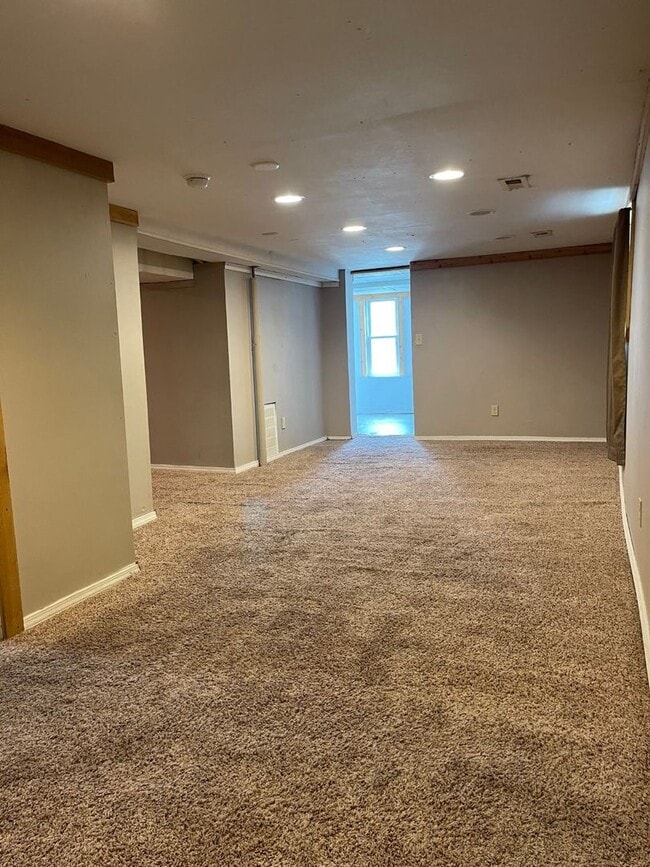 Building Photo - Beautiful 4 Bedroom House!!