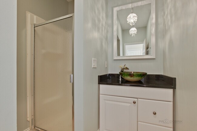 Building Photo - 33 River Oaks Cir E