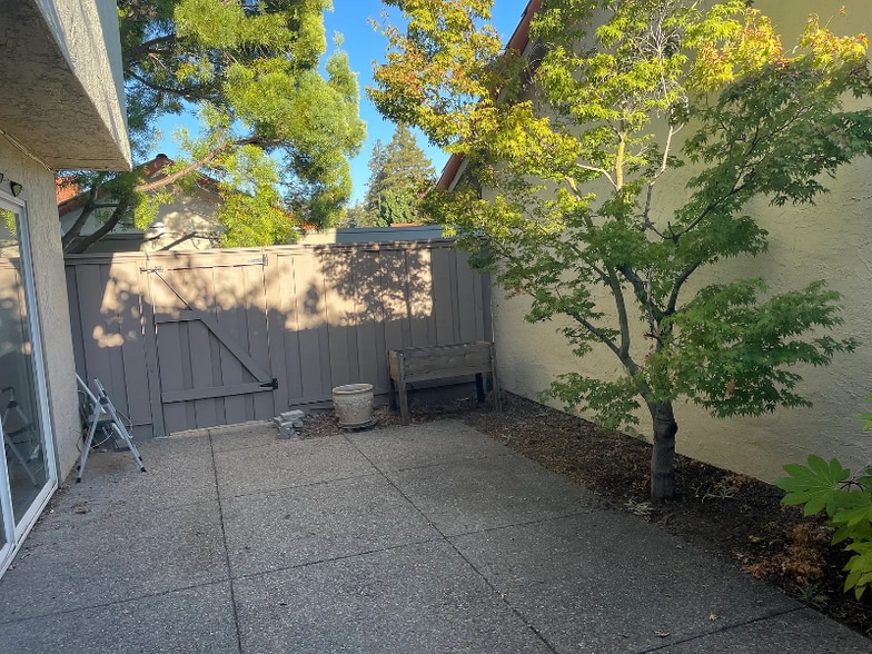 Building Photo - 22220 Homestead Rd