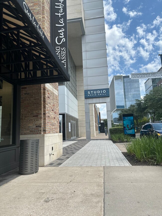 Building Photo - 800 W Sam Houston Pkwy N