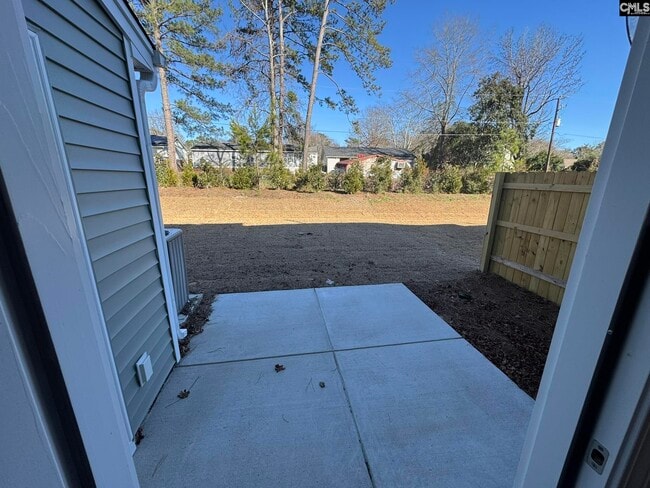 Building Photo - 811 Coburg Ln