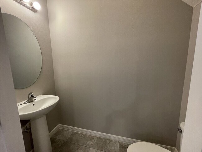 Building Photo - Coming Soon! Spacious 3/2.5 Townhome with ...