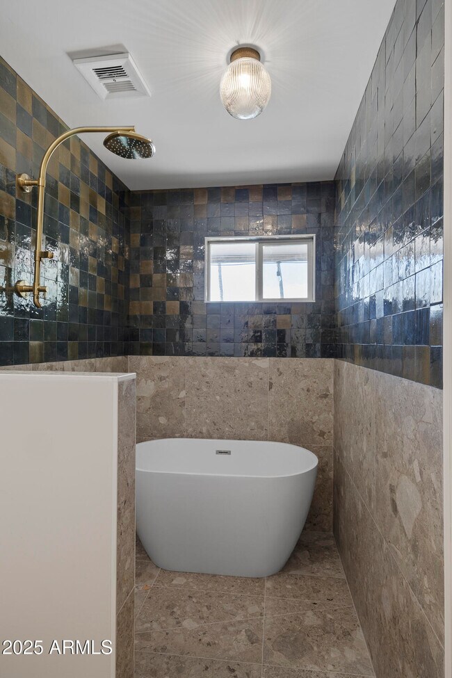 Building Photo - 10848 N 66th St