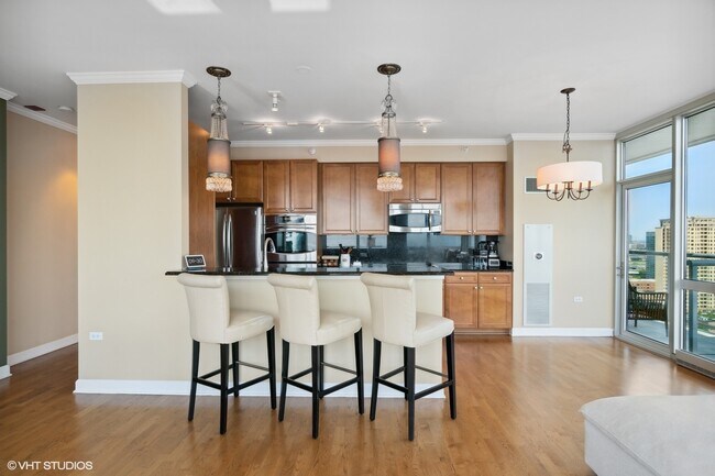 Building Photo - 1629 S Prairie Ave