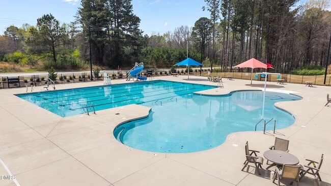 Building Photo - 745 Putney Hl Rd