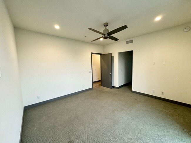 Building Photo - dun8385