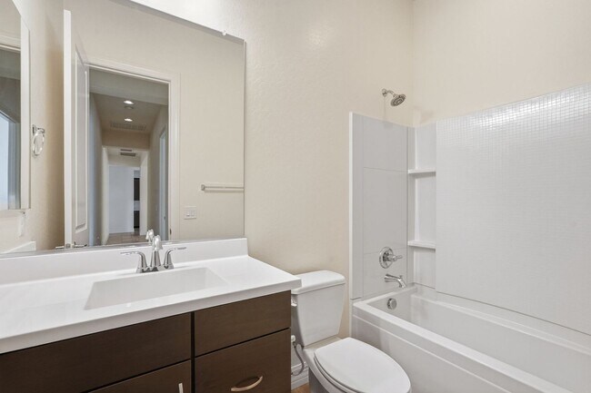 Building Photo - Gated Community Amazing ameneties