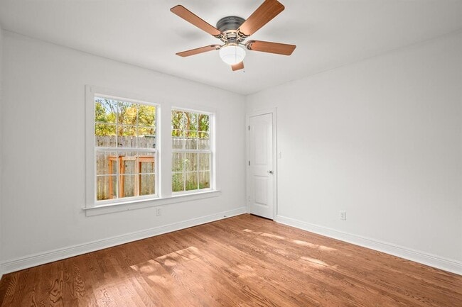 Building Photo - 2110 Oxford Ave