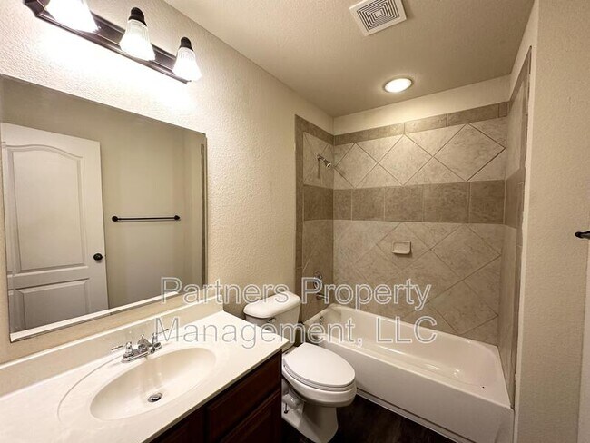 Building Photo - 2673 N Miranda St