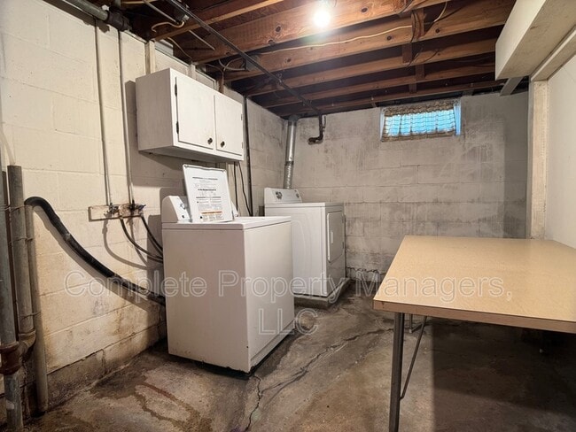 Building Photo - 1517 Margaretha Ave