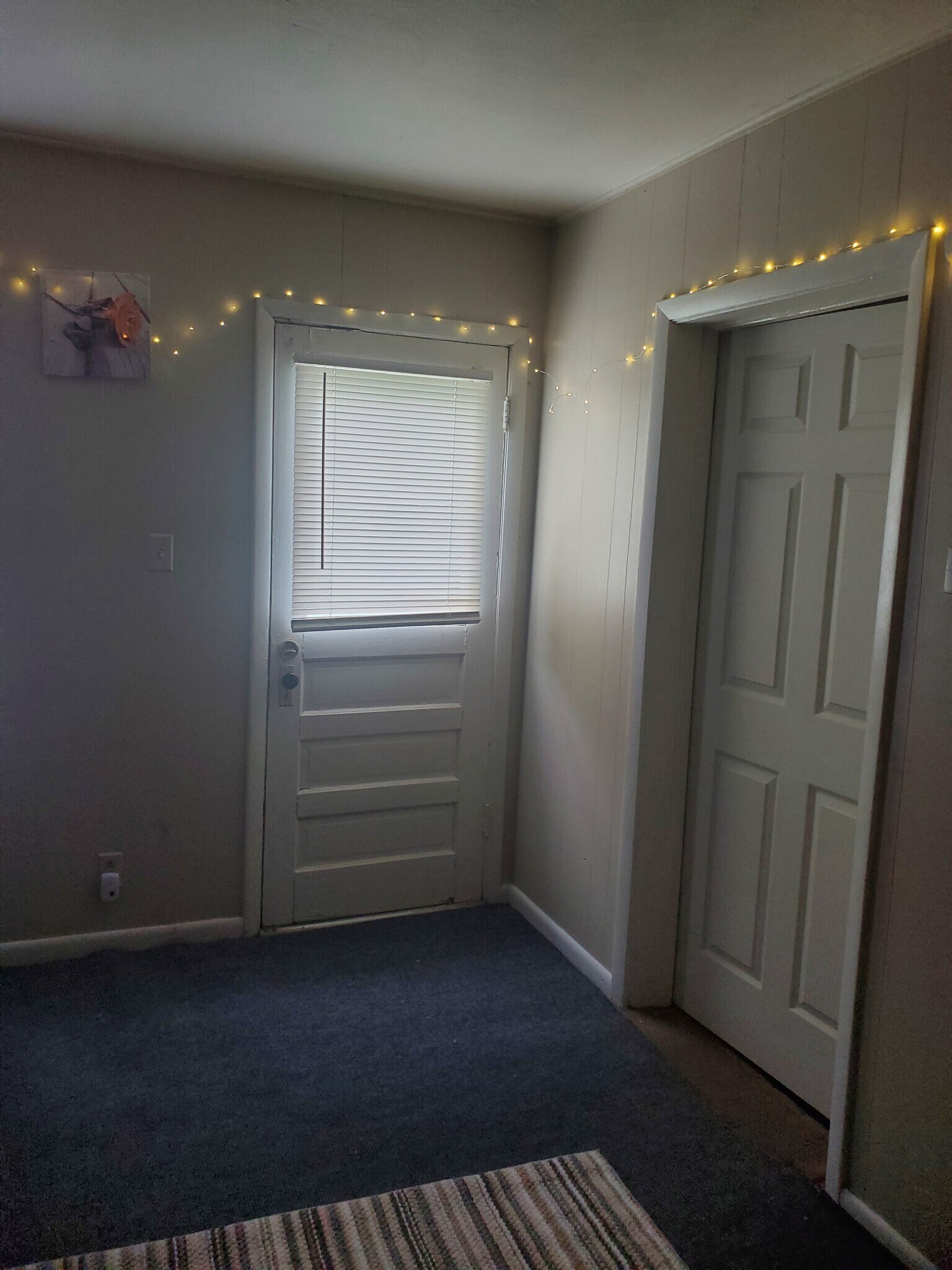 Building Photo - 528 W 4th St