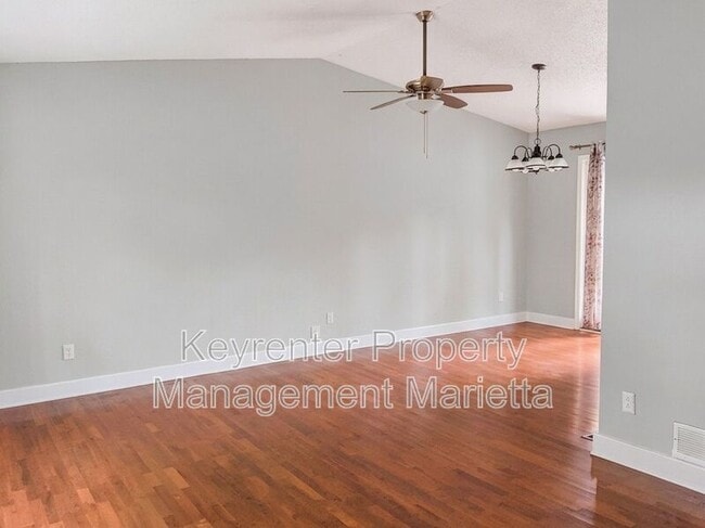 Building Photo - 393 Cedar Trce SW