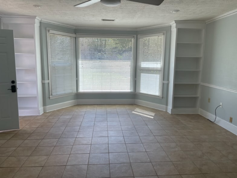 Building Photo - 4725 Dana Terrace SW