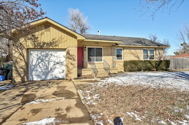 Building Photo - 2501 Ashley Dr