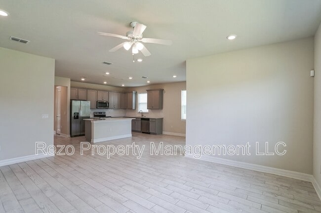 Building Photo - 2132 Live Oak Lake Rd