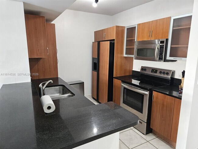 Building Photo - 2775 NE 187th St