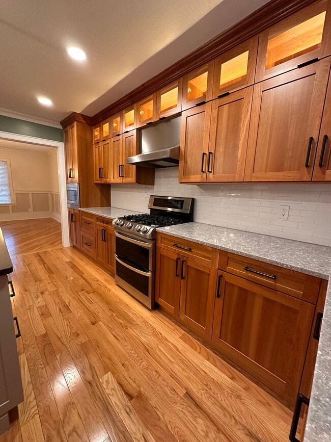 Building Photo - LARGE THREE BEDROOM HOME - AVAILABLE JUNE 1st, 2026