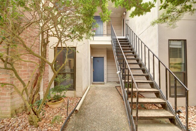 Building Photo - 1818 Augusta Dr