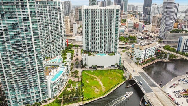 Building Photo - 350 S Miami Ave