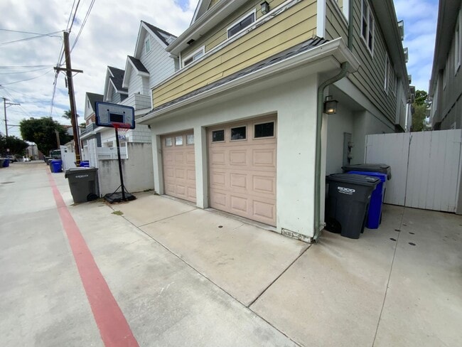 Building Photo - 445  E Avenue