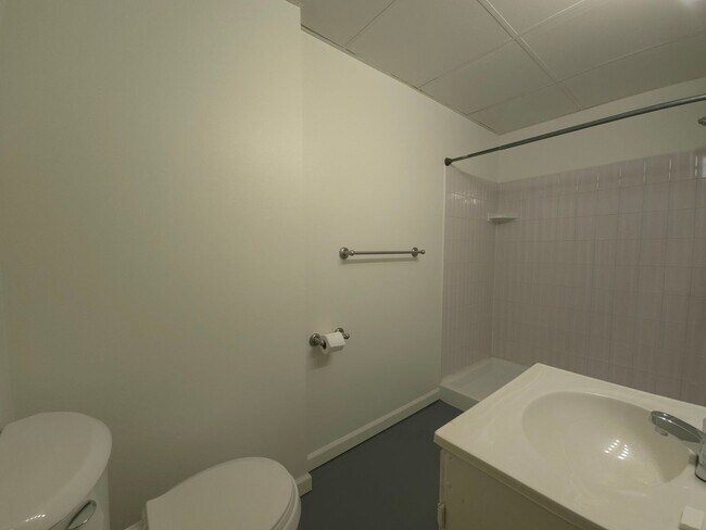 Building Photo - Spacious Tri-Level Home in Lafayette
