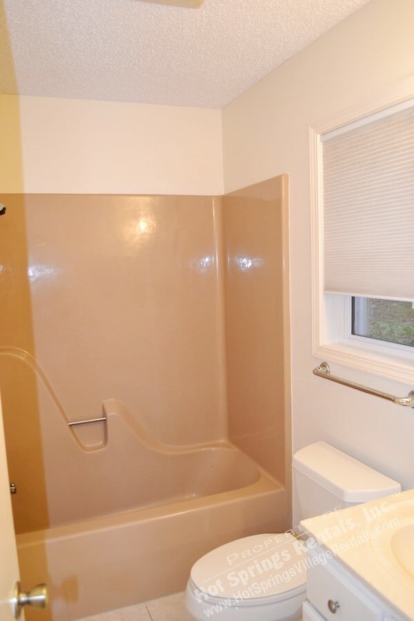 Building Photo - Cozy & Convenient | 2-Bedroom Home Near Ca...