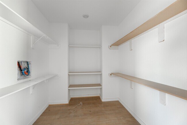 Building Photo - 3620 Sauer St