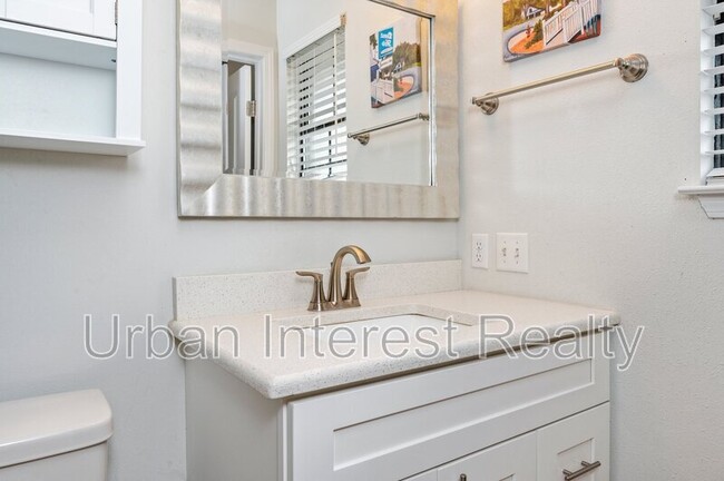 Building Photo - 344 Sailfish Dr