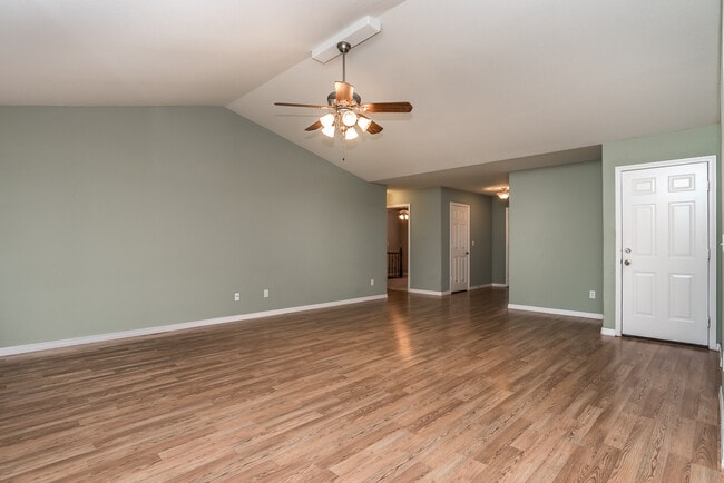 Building Photo - 5 Wreston Ln