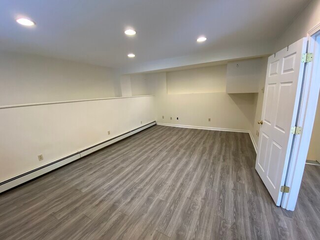 Building Photo - 247 South St