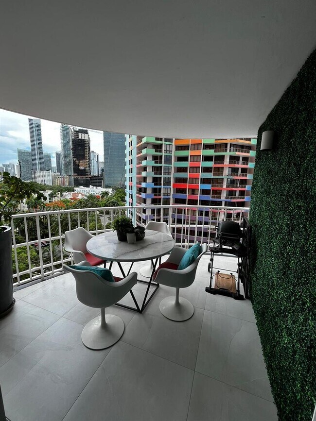 Building Photo - 1627 Brickell Ave