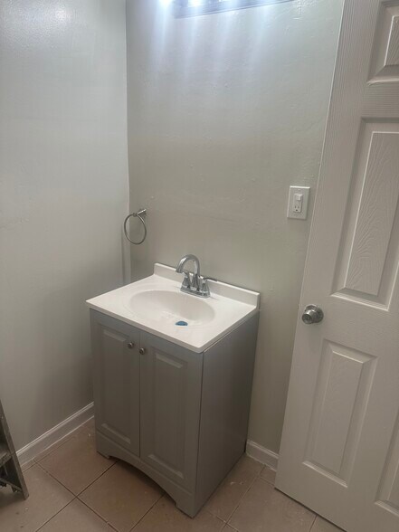 Building Photo - 53 Terhune Ave