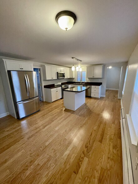 Building Photo - 104 Elm St