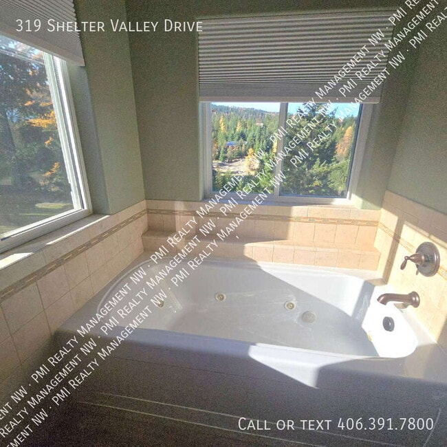 Building Photo - 319 Shelter Valley Dr