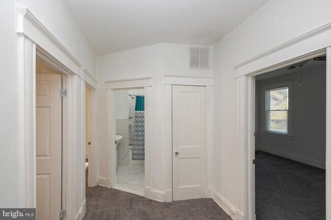 Building Photo - 3317 W Garrison Ave