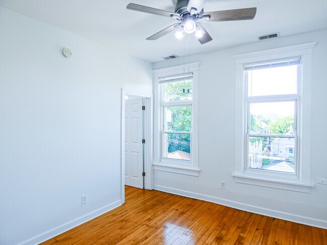 Building Photo - 2044 W 19th St