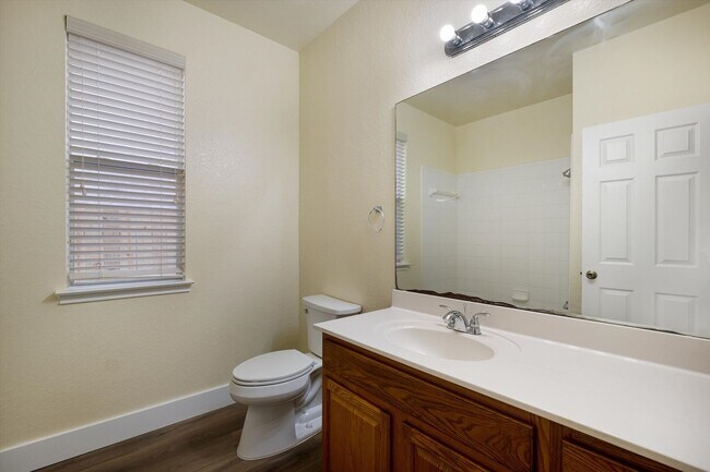 Building Photo - Move-In Ready 5-Bedroom With New Vinyl Floors