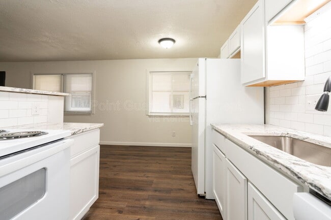 Building Photo - 750 W Dayton Ave